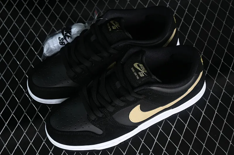 All categories Nk SB Dunk series Nk SB Dunk Low low-top sneakers K version Nk SB Dunk Low black and white gold dunk series low-top casual sports skateboard shoes BQ6817-002